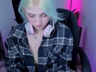 ellie_momo tattooed cam girl enjoying live sex action with ohmibod