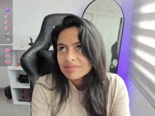 roseparis nude cam girl presents oilshow on camera