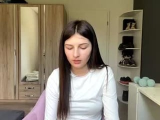 williemaemeachem teen cam babe wants to be fucked online as hard as possible