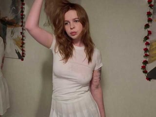 alisekitt european cam babe offers her shaved pussy for live sex experiments online