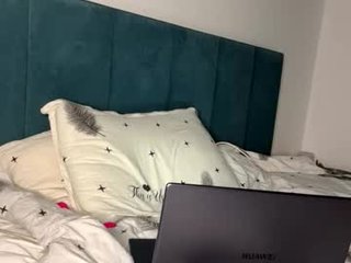 princess404 cam babe gets her pussy penetrated hard