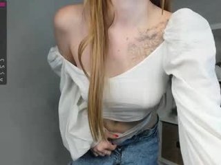 ssscarlett teenage cam girl plays with her oiled pussy in the chatroom