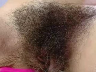 mery_jean420 cam girl fingering her hairy pussy on camera