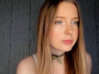 charlotteewalker french cam babe enjoying live sex show with ohmibod