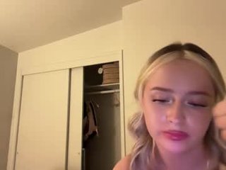 hopetwitty brunette cam girl welcomes favorite ohmibod into her ass