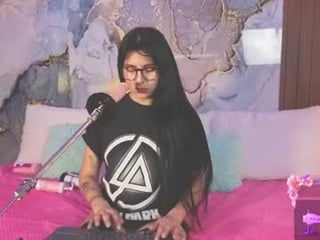 alice_cute77 spanish cam babe gets her asshole humped