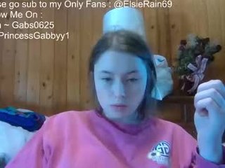 elsierain469 cam babe likes squirting after getting pleasure from masturbation