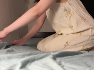 hola_sunflower asian cam girl jerk off her hairy pussy