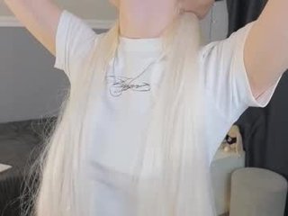 mili_backer naked teen cam babe loves kiss, licked slits and pink clits on a sex cam