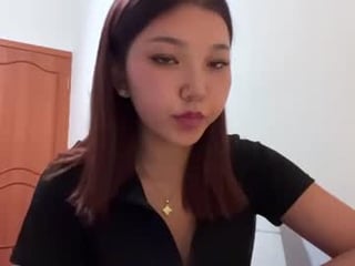 suziemcmackin cute teen cam girl loves fucked in the ass online
