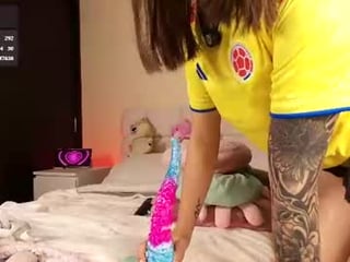 justonecute cam babe gets her ass stuffed with huge dildo