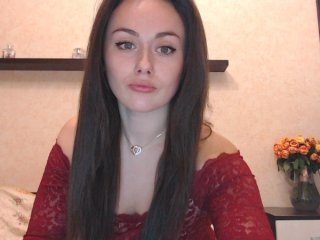 sochnayaaa european cam babe offers her shaved pussy for live sex experiments online