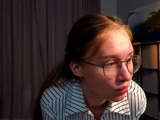 eadlincarnley teen cam babe wants to be fucked online as hard as possible