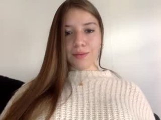 sofia_woodss cam girl fucks in various positions and gets a facial online