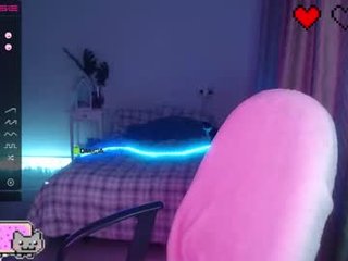 molllypercocet_13 blonde cam girl gets her ass stuffed with huge dick