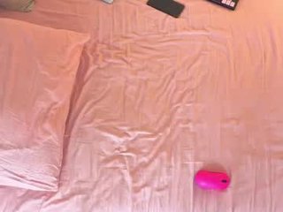 lottie_cutie cam girl starts toy-fucking her little pussy live on cam