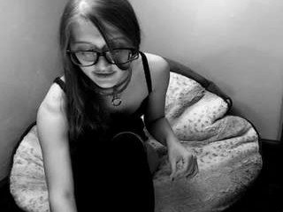 ambersonata cam babe likes to be injected into her pussy oiled sex toys online