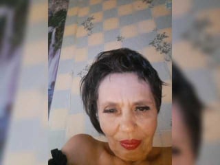 lilit95 european cam babe offers her shaved pussy for live sex experiments online