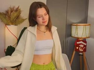 luellatrinca naked teen cam babe loves kiss, licked slits and pink clits on a sex cam