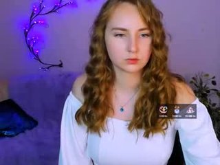 laura_queen_ cam girl with a beautiful feet and ass