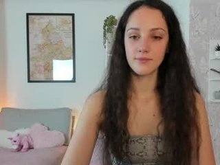 sophie_nice18 teen cam babe wants to be fucked online as hard as possible