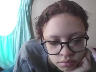 jojosbizarrelyf teen cam babe wants to be fucked online as hard as possible